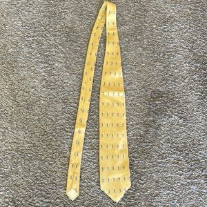 Tommy Bahama Off Island 100% Silk Tie - yellow with blue golfers